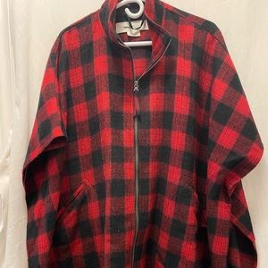 Women’s zip up Treasure & Bind, Buffalo check. One size fits all